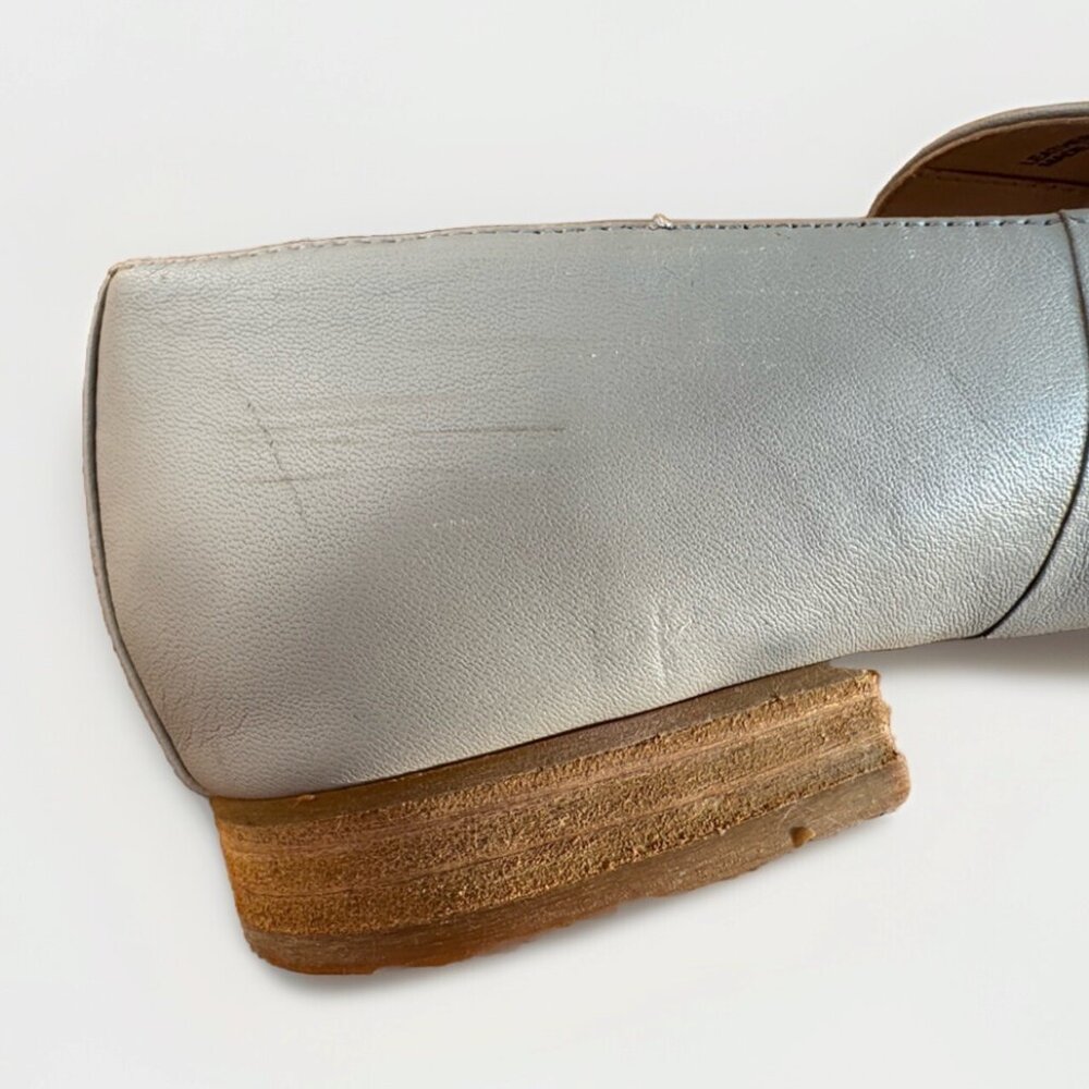 (8.5) TAHARI “Salty” Light Gray Leather Loafers - Picture 10 of 13